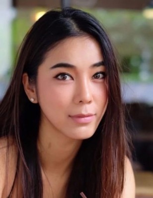 素察达曾经靠着漂亮脸蛋和辣身材在泰国娱乐圈频频露面。