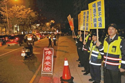 面对醉驾人数不断上升，台湾当局将强制累犯到灵堂上课接受再教育。