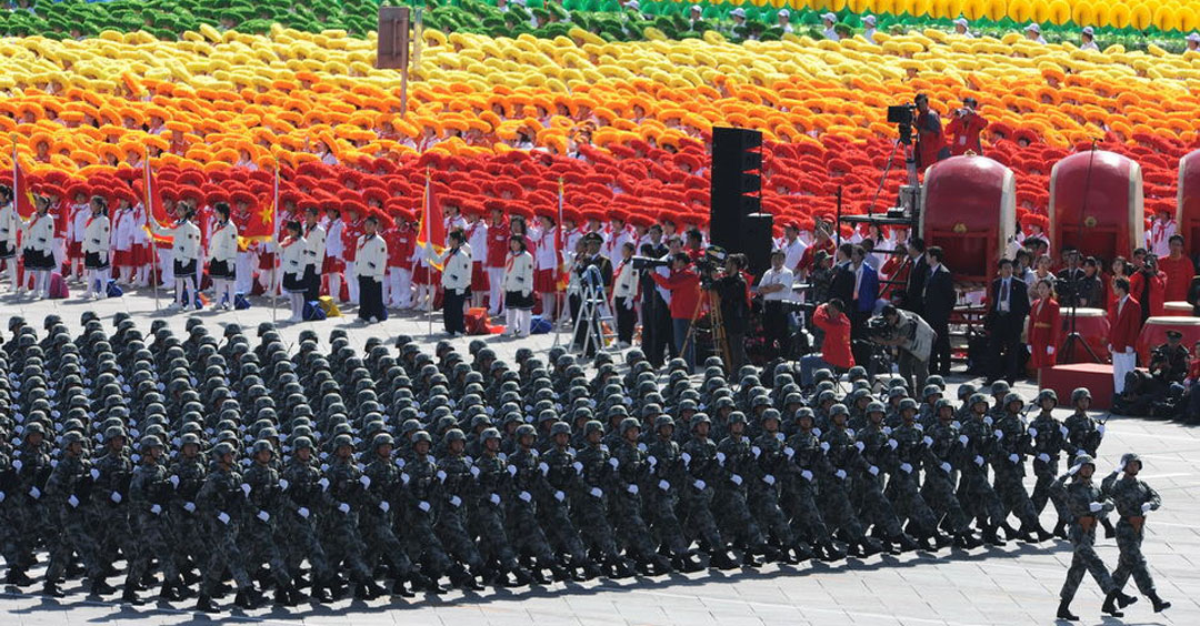 Катюша на китайском параде. Деловойцентп Китай парад. Парад мух.